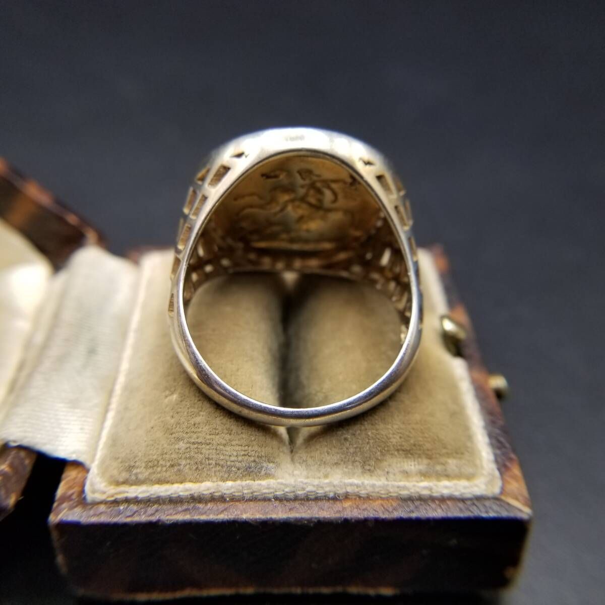 St. Geroge and the Dragon モチーフ 925シルバー ヴィンテージ シグネット リング 銀 指輪 クラシカル 存在感 ソブリンリング Y26-O St. Geroge and the Dragon コインモチーフ 925シルバー ヴィンテージ