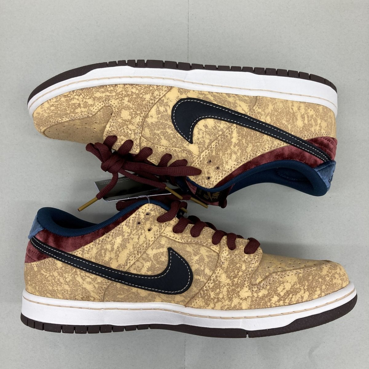NIKE SB DUNK LOW PRO City of Cinema/Celestial Gold and Dark Team 