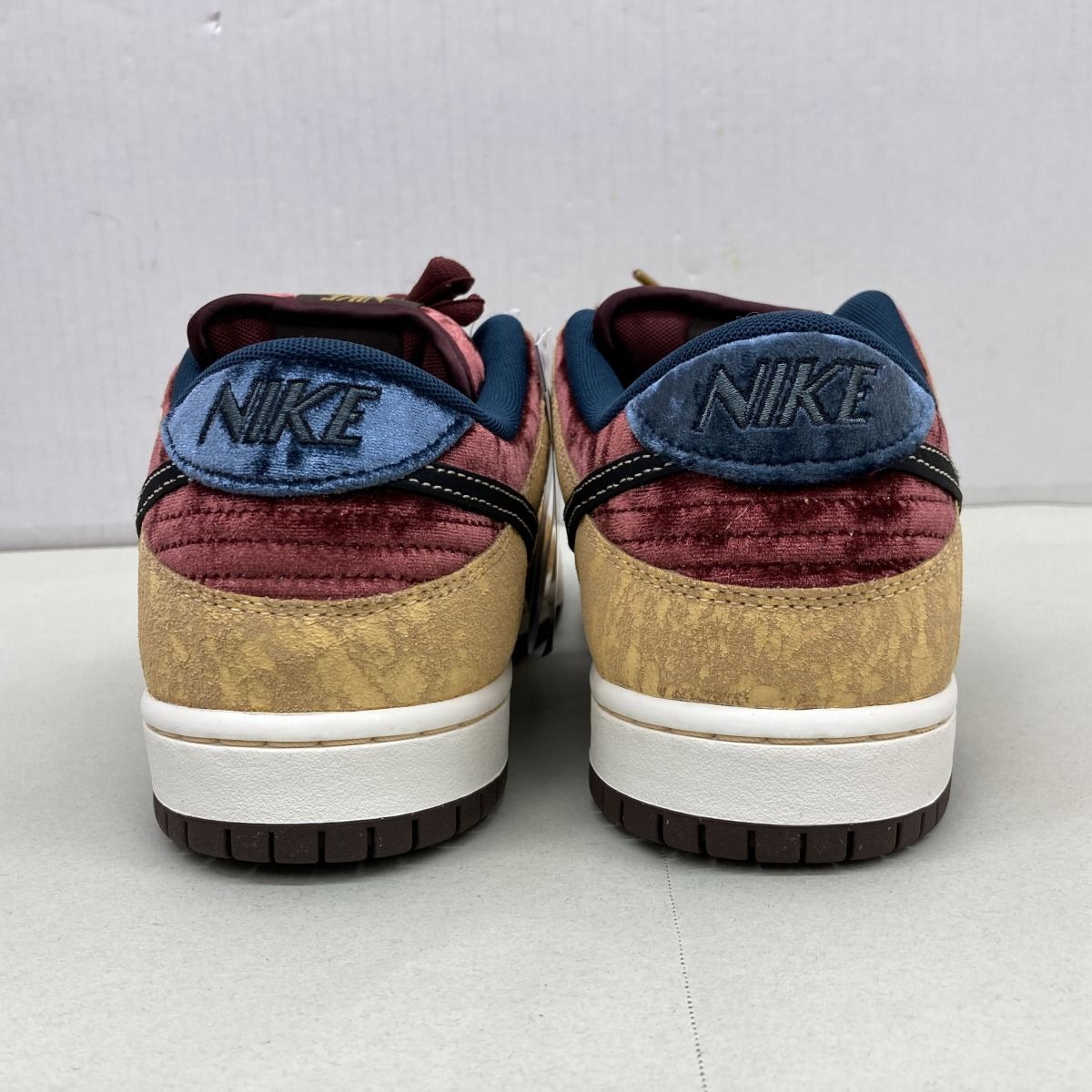 NIKE SB DUNK LOW PRO City of Cinema/Celestial Gold and Dark Team 