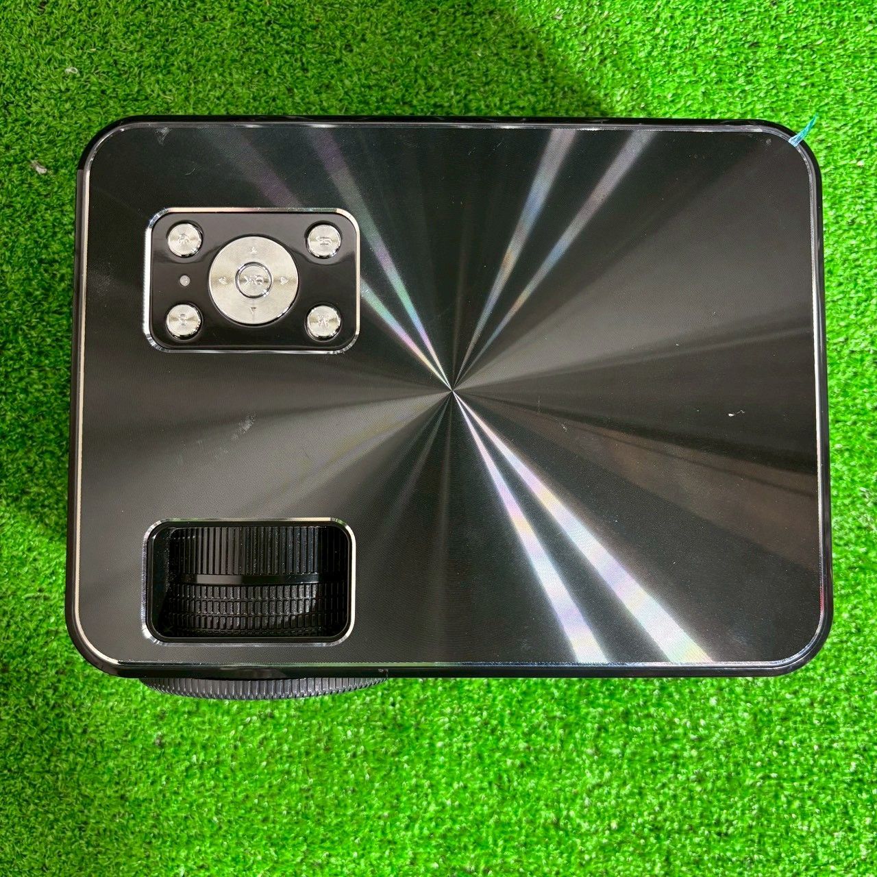 YABER Y60 プロジェクター小型 6000lm 1080PフルHD対応 1920×1080最大解像度 ホームシアター リアル720P スマホ/パソコン/タブレット/ゲーム機/DVDプレイヤー/USBなど接続可 HDMIケーブル付属 3年保証 日本語取扱書付き お手頃価格のホームプロジェクター【YABER Y60】【おうち大画面