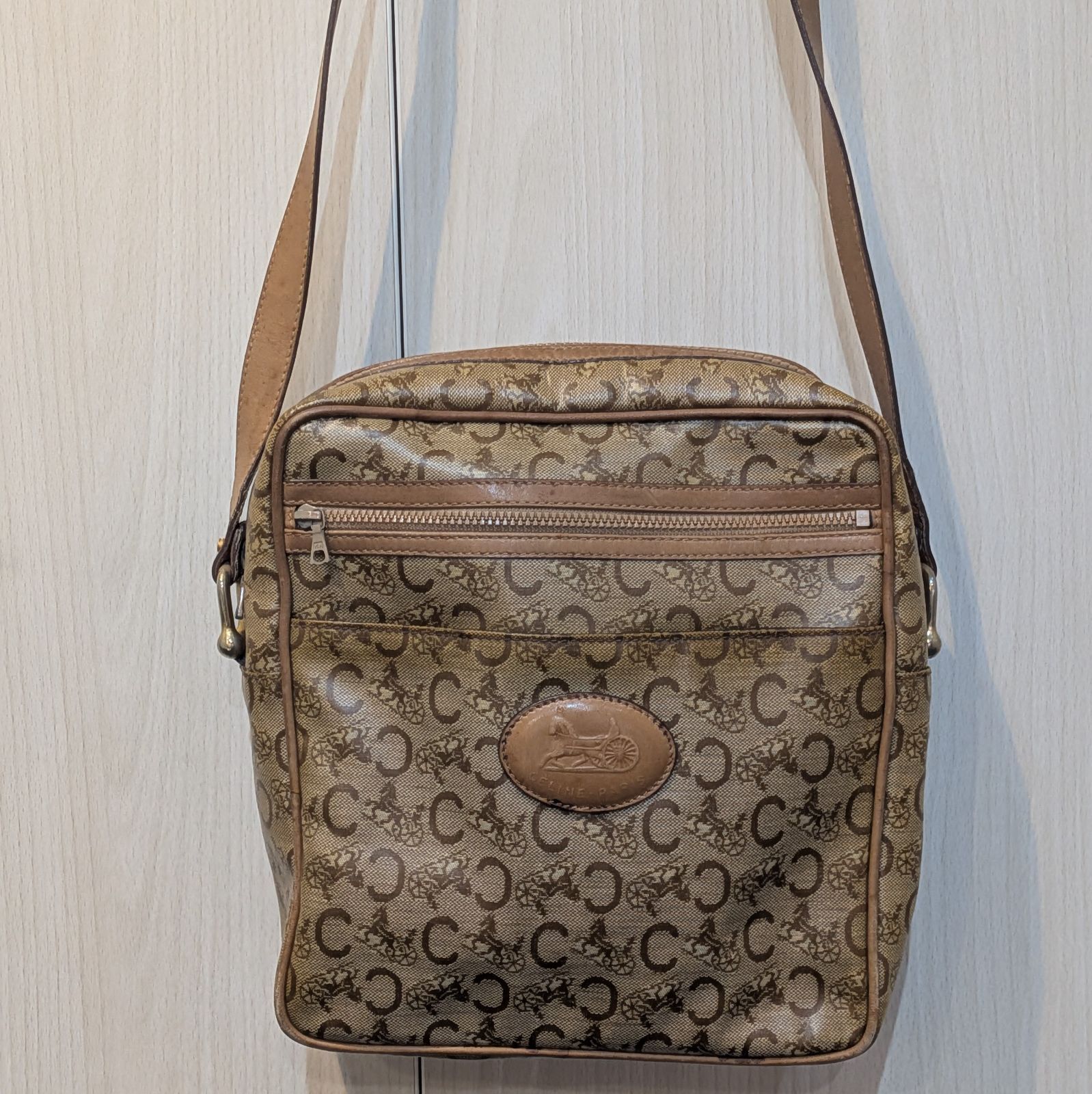 CELINE マカダム柄 Cロゴ 馬車ロゴ ショルダーバッグ CELINE（セリーヌ） ショルダーバッグ レディースバッグ 馬車金具 C