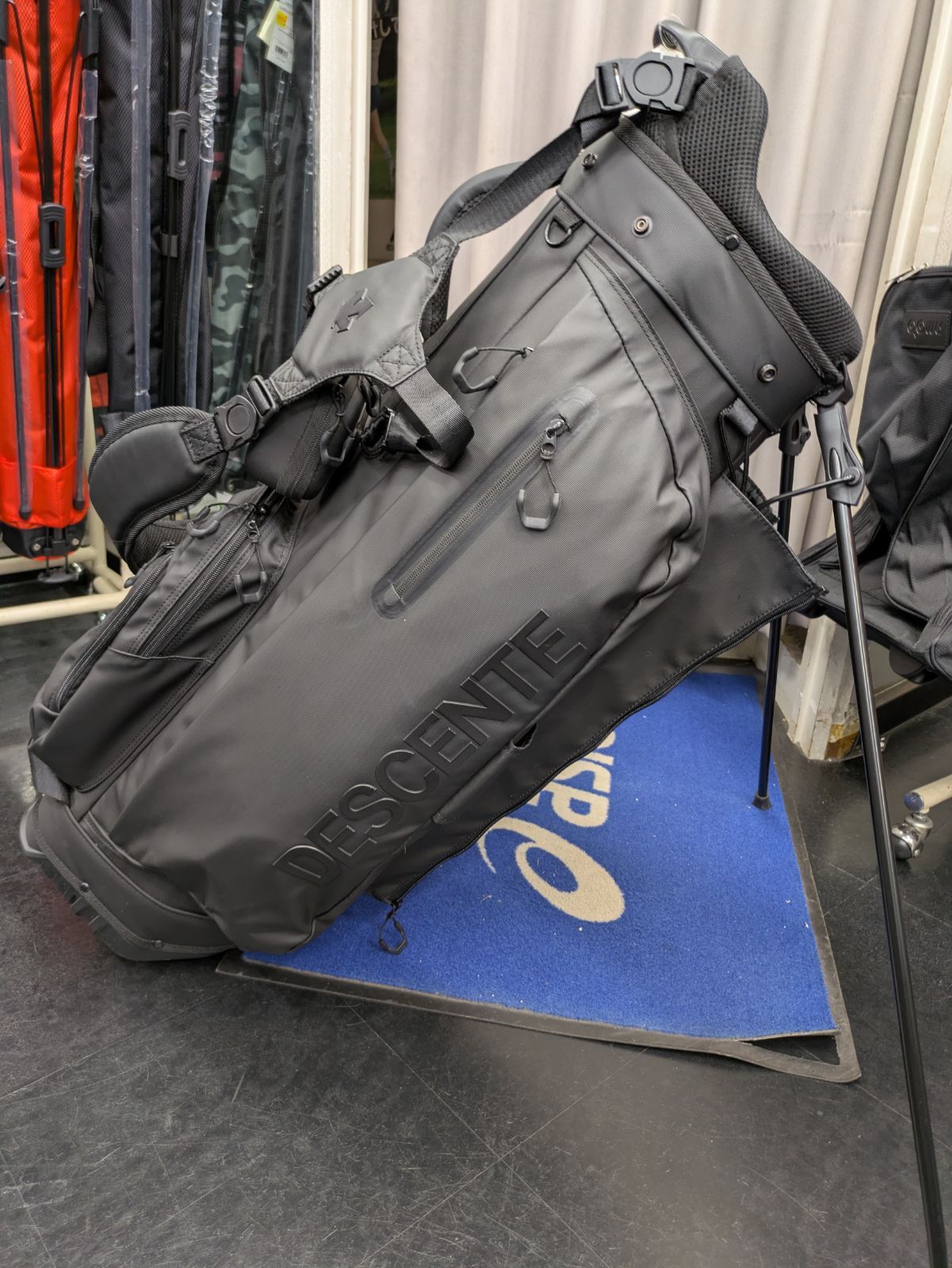 CB【中古品】デサント　スタンドキャディバック　5分割　2022年モデル（葛西店）ZZ35