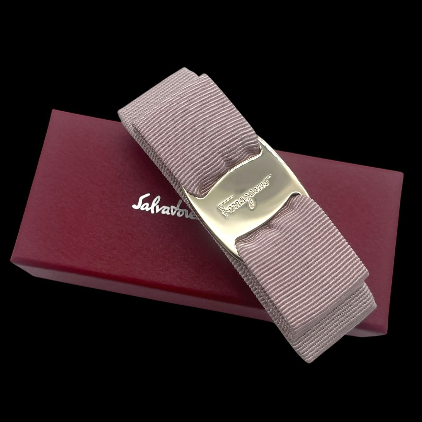 Salvatore Ferragamo サルヴァトーレフェラガモ ヴァラ・リボン