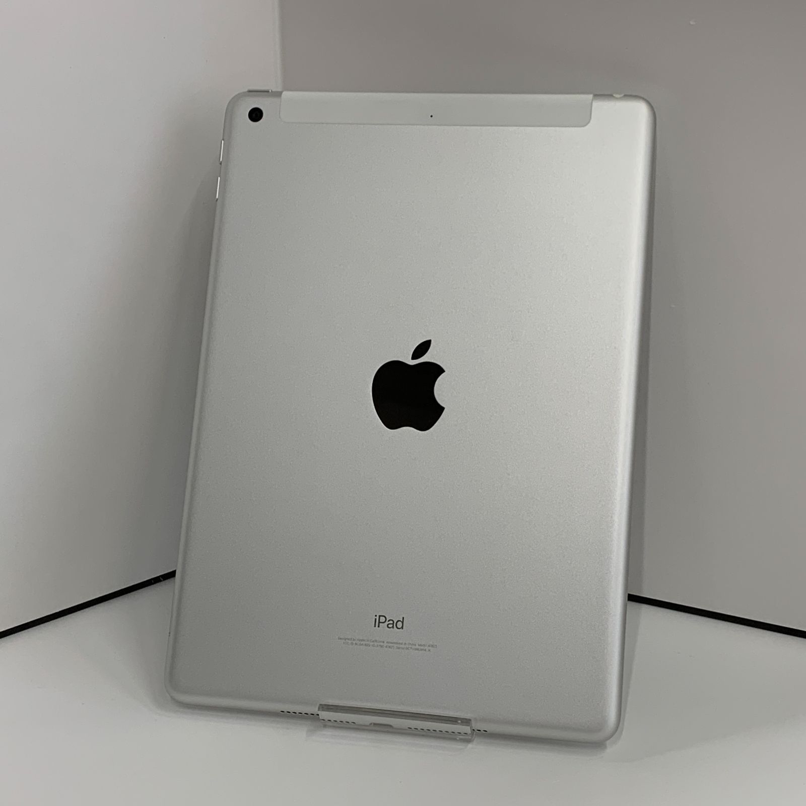iPad 5 Wi-Fi+Cellularモデル 32GB シルバー A1823 No.589 - メルカリ
