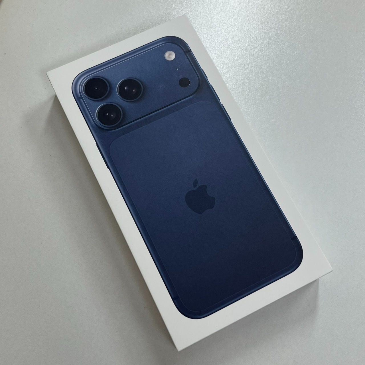 iPhone 17 ProMax 512GB ディープブルー SIMフリー - メルカリ