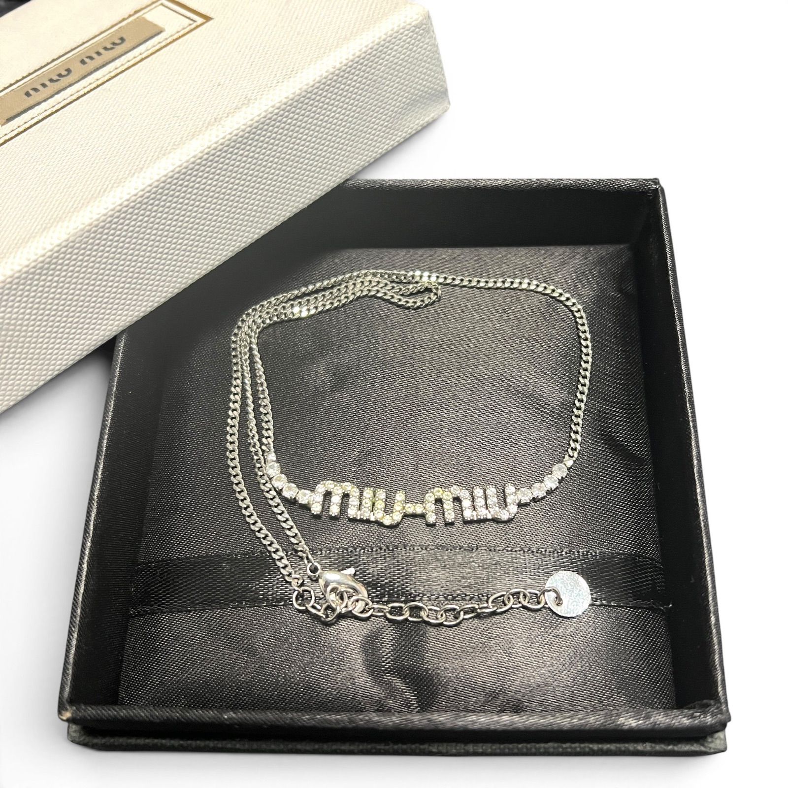TWICE momo着用 miu miu ストーン付きネックレス MIU MIU ミュウミュウ ネックレス シルバー TWICE momo 着用 ライン