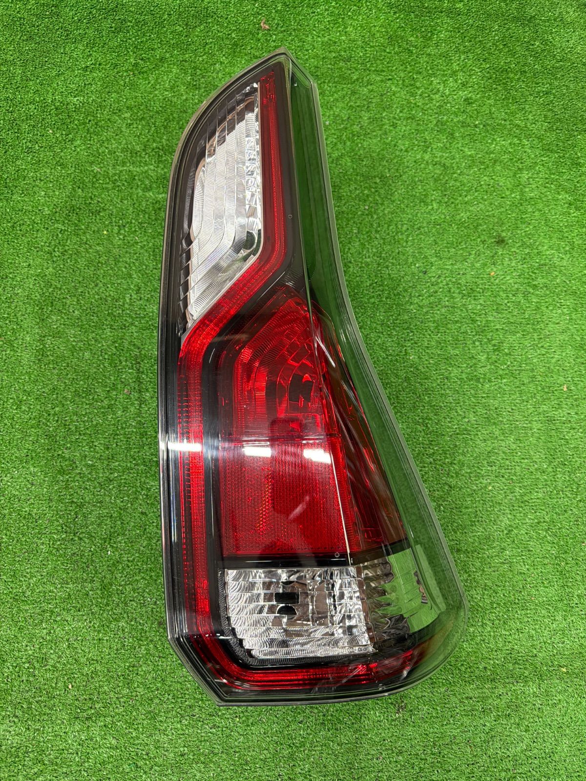 日産 セレナ C27 純正 右側 テールランプ KOITO 220-23719 (900