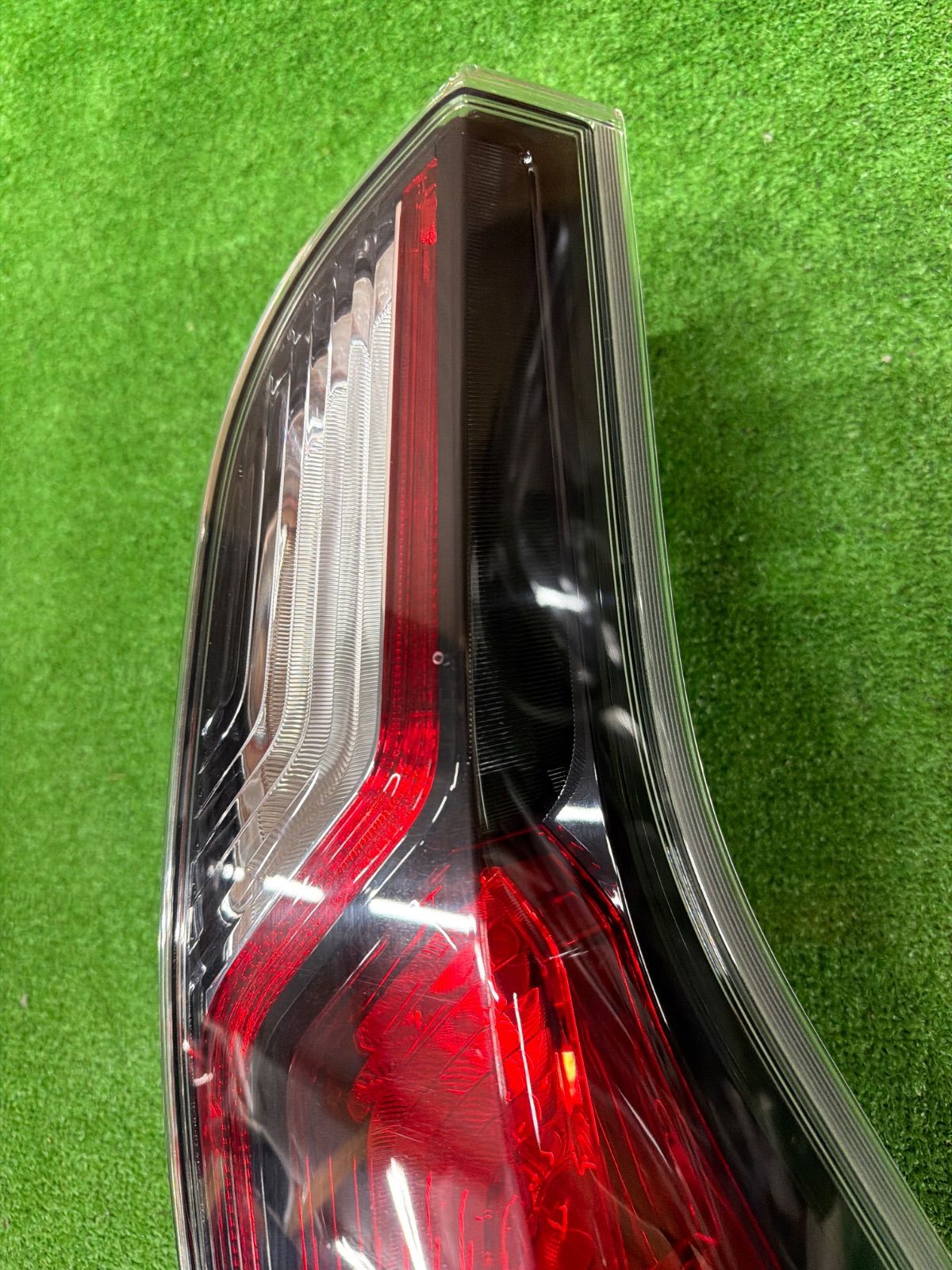 日産 セレナ C27 純正 右側 テールランプ KOITO 220-23719 (900