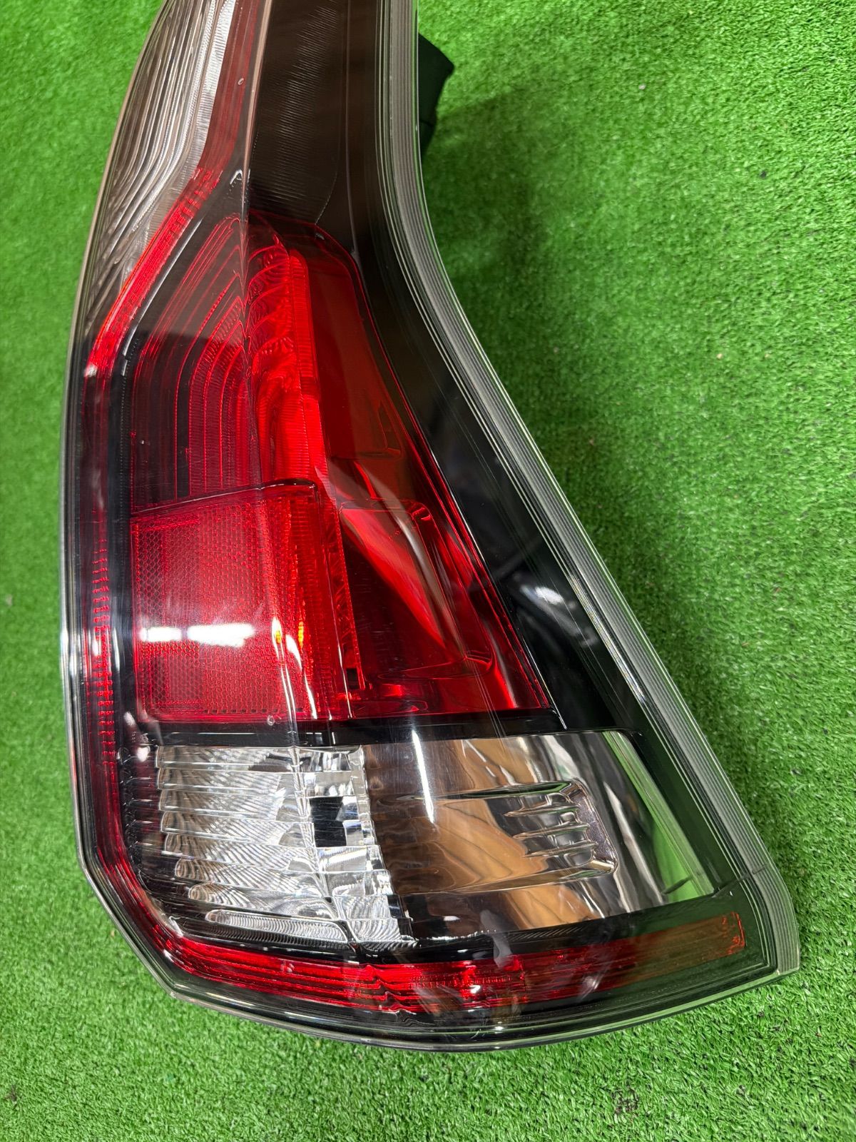 日産 セレナ C27 純正 右側 テールランプ KOITO 220-23719 (900