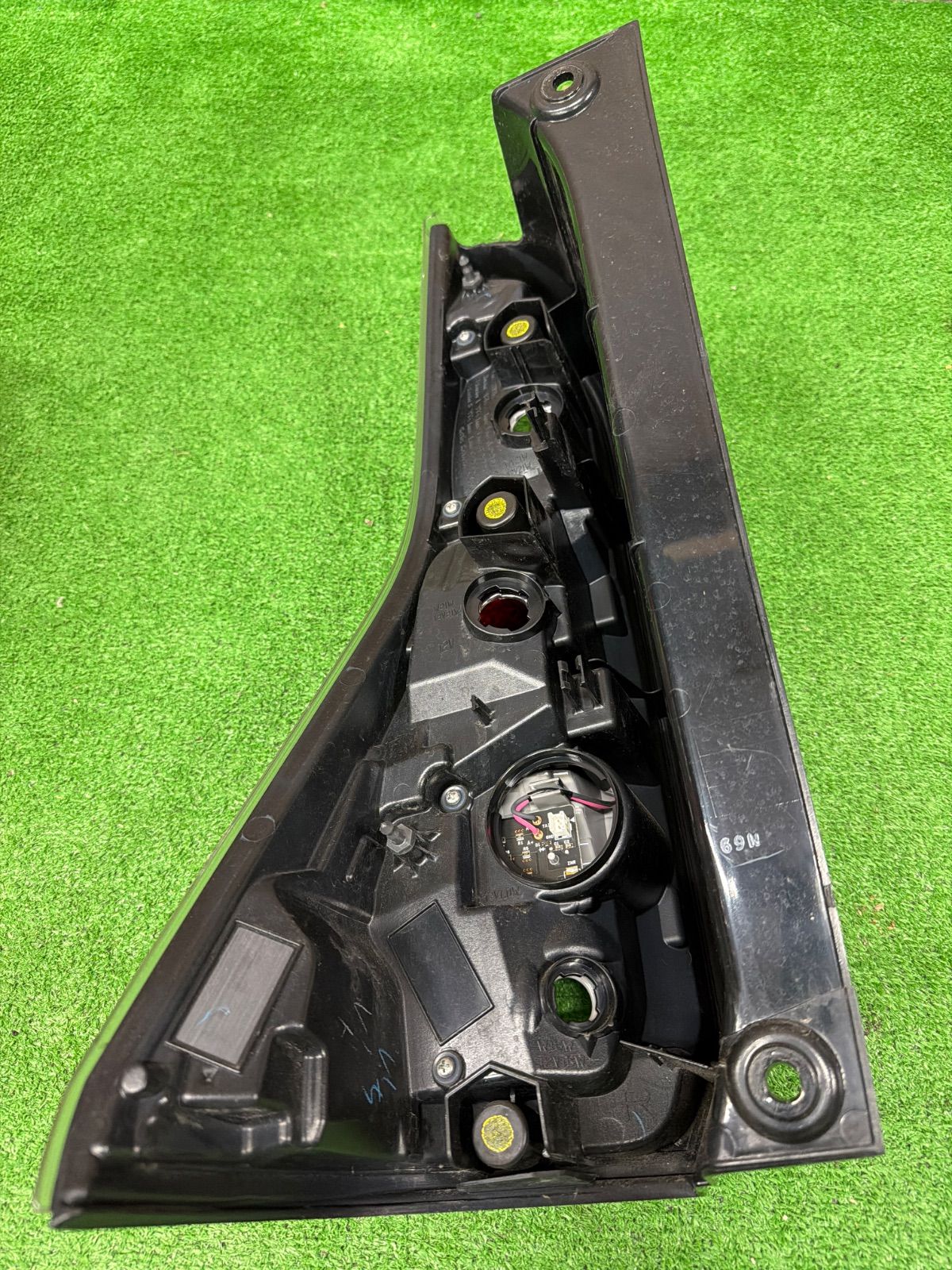 日産 セレナ C27 純正 右側 テールランプ KOITO 220-23719 (900