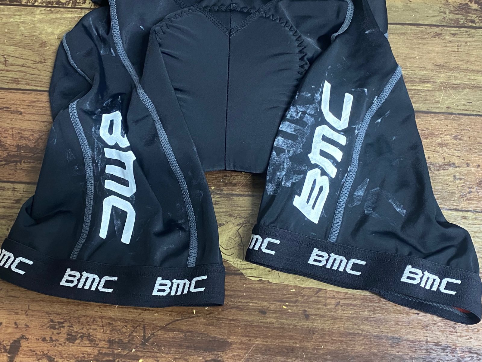 【中古】BMCxアソス限定半袖ジャージ＋BMCヒンカピービブショーツ（おまけ程度） マヴィック 刷新されたCOSMICシリーズの2020春夏アパレル - 新製品情報