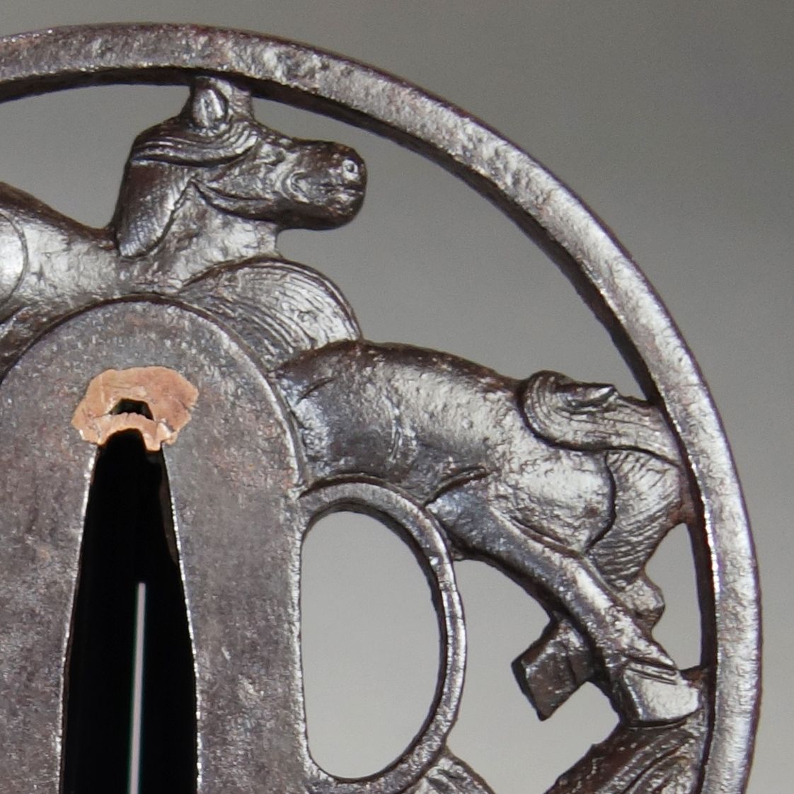 骨董逸品【三馬透鍔 鉄地】 日本刀 刀装具 鍔 鐔 武具 江戸 骨董 古