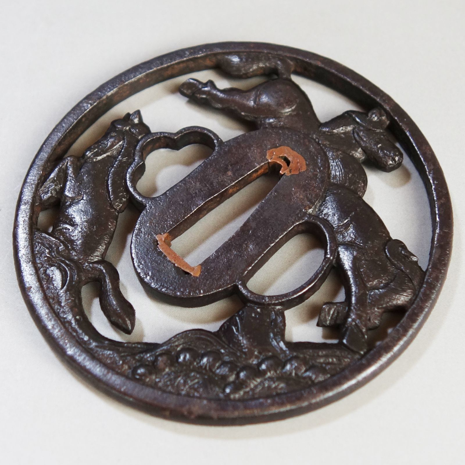 骨董逸品【三馬透鍔 鉄地】 日本刀 刀装具 鍔 鐔 武具 江戸 骨董 古