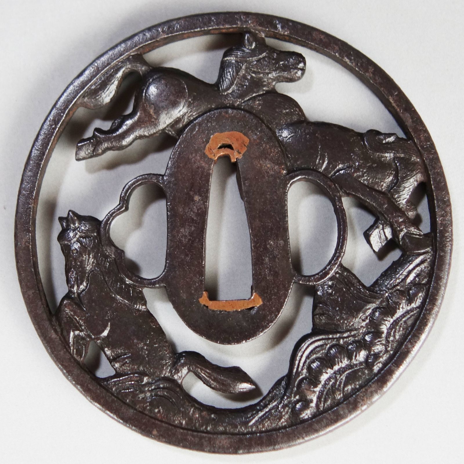 骨董逸品【三馬透鍔 鉄地】 日本刀 刀装具 鍔 鐔 武具 江戸 骨董 古