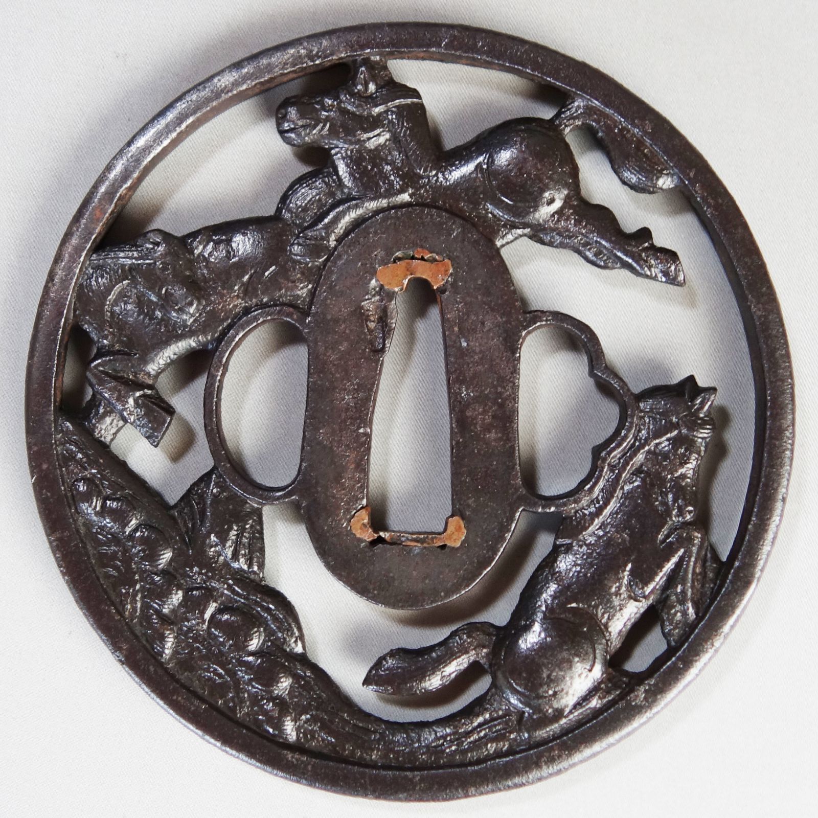 骨董逸品【三馬透鍔 鉄地】 日本刀 刀装具 鍔 鐔 武具 江戸 骨董 古