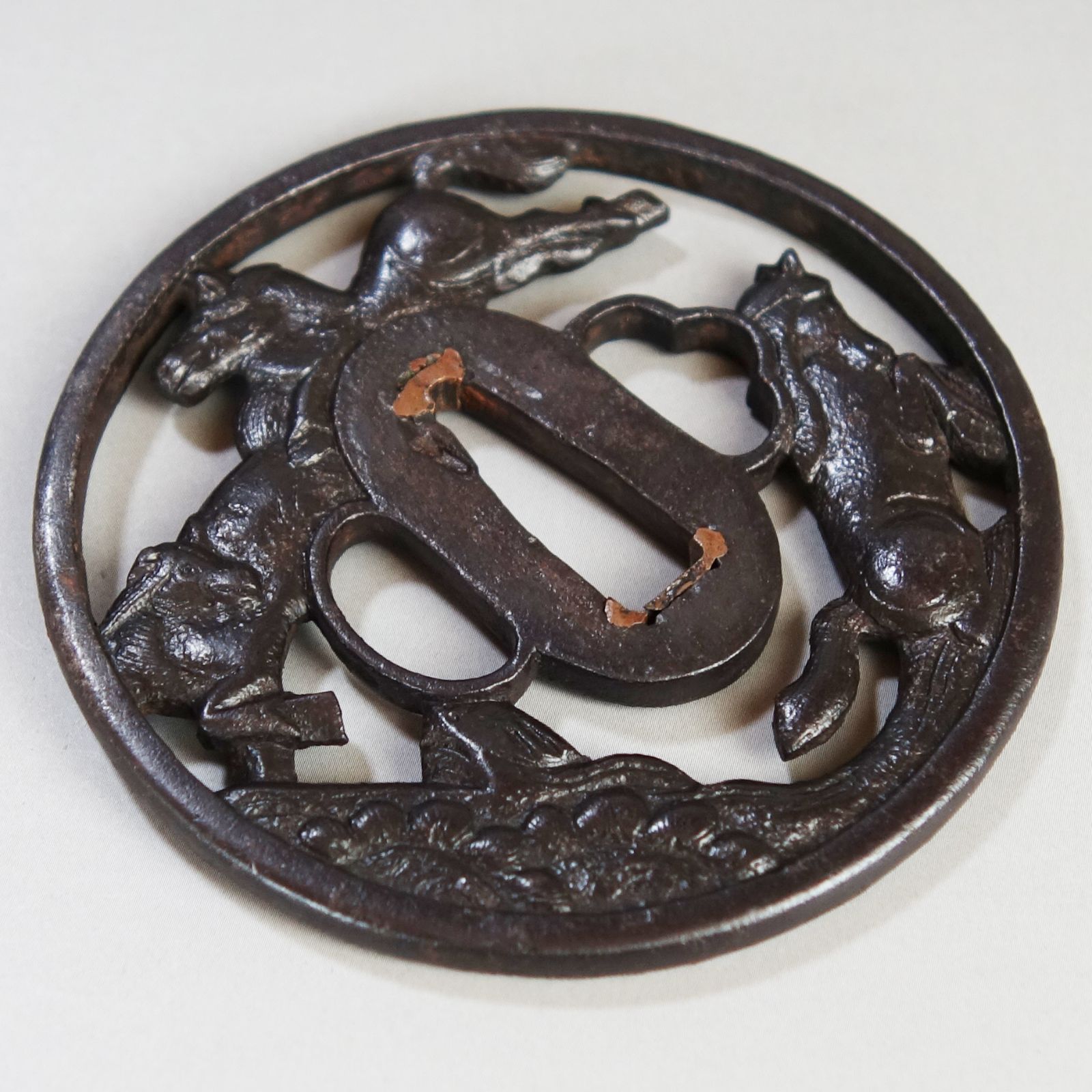 骨董逸品【三馬透鍔 鉄地】 日本刀 刀装具 鍔 鐔 武具 江戸 骨董 古
