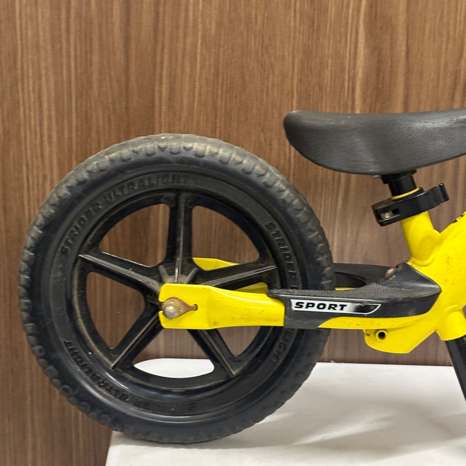 STRIDER スライダー12スポーツ バランスバイク 黄色 Amazon.co.jp: STRIDER(ストライダー) 12 SPORT (スポーツ) バランス