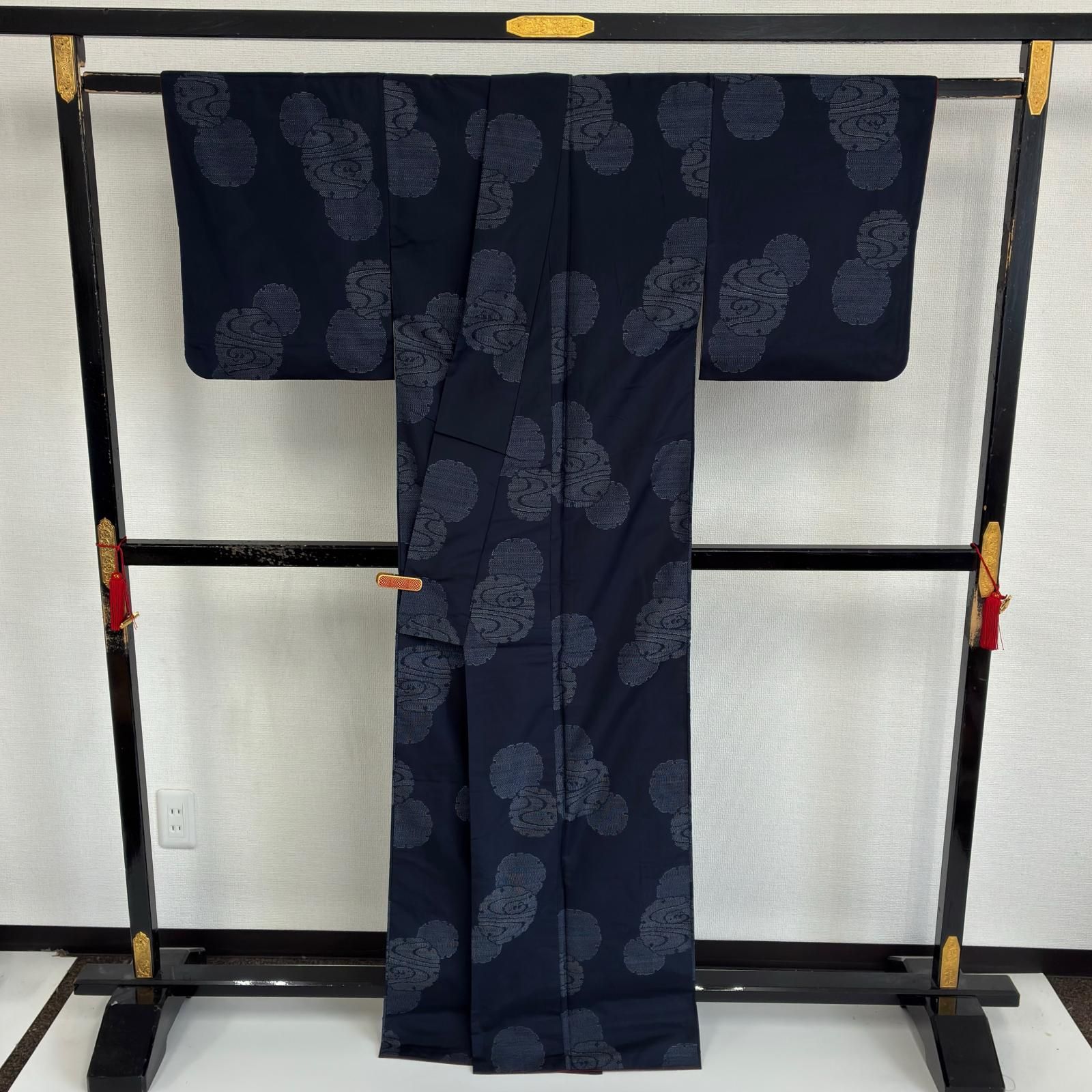 本場大島紬 雪輪の可愛い絣柄 正絹 着物 MK-7166 - メルカリ