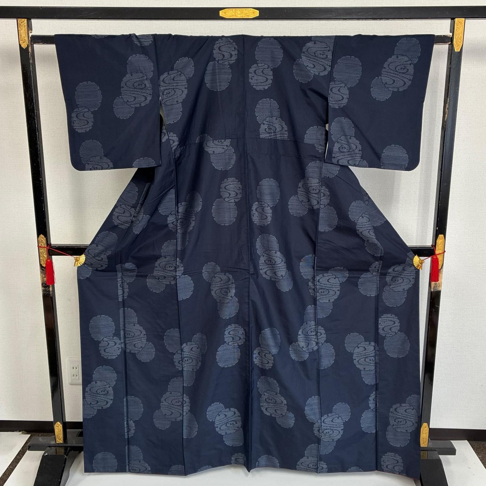 本場大島紬 雪輪の可愛い絣柄 正絹 着物 MK-7166 - メルカリ