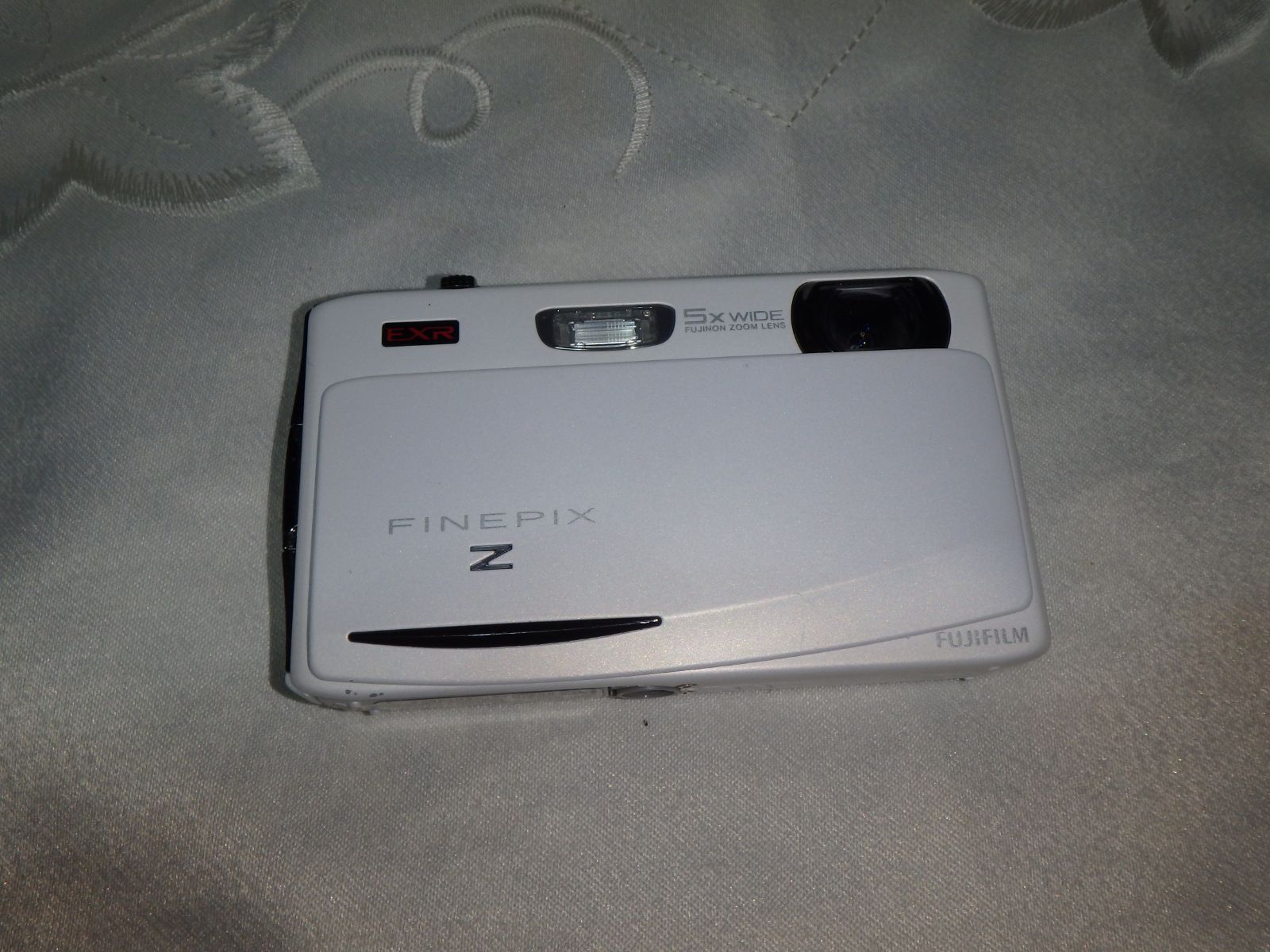 【中古】FUJIFILM 富士フイルム FINEPIX Z950EXR ホワイト コンパクトデジタルカメラ 20110901161310_837_.jpg