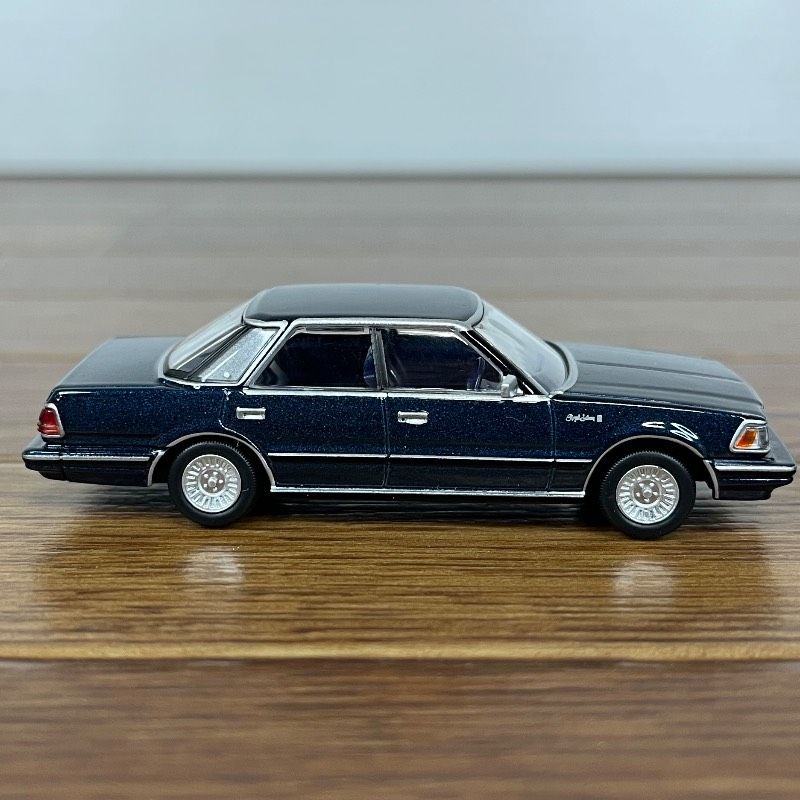 トミカリミテッドヴィンテージ ネオ 1/64 LV-N199b トヨタ クラウン