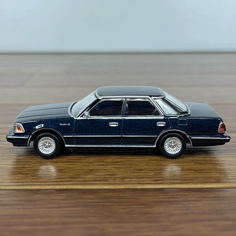 トミカリミテッドヴィンテージ ネオ 1/64 LV-N199b トヨタ クラウン