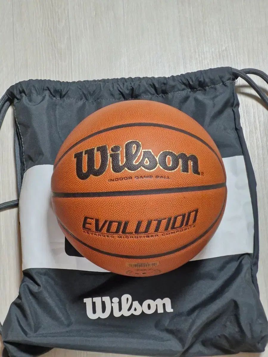 ウィルソン EVOLUTION バスケットボール