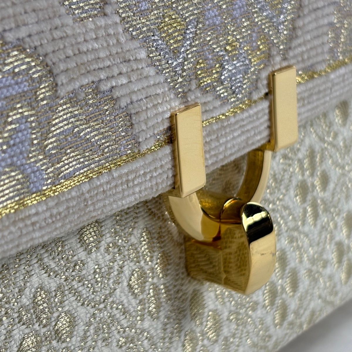 美品】 和装バッグ 優品 フォーマル 華文 金銀糸 クリーム 正絹 和装 