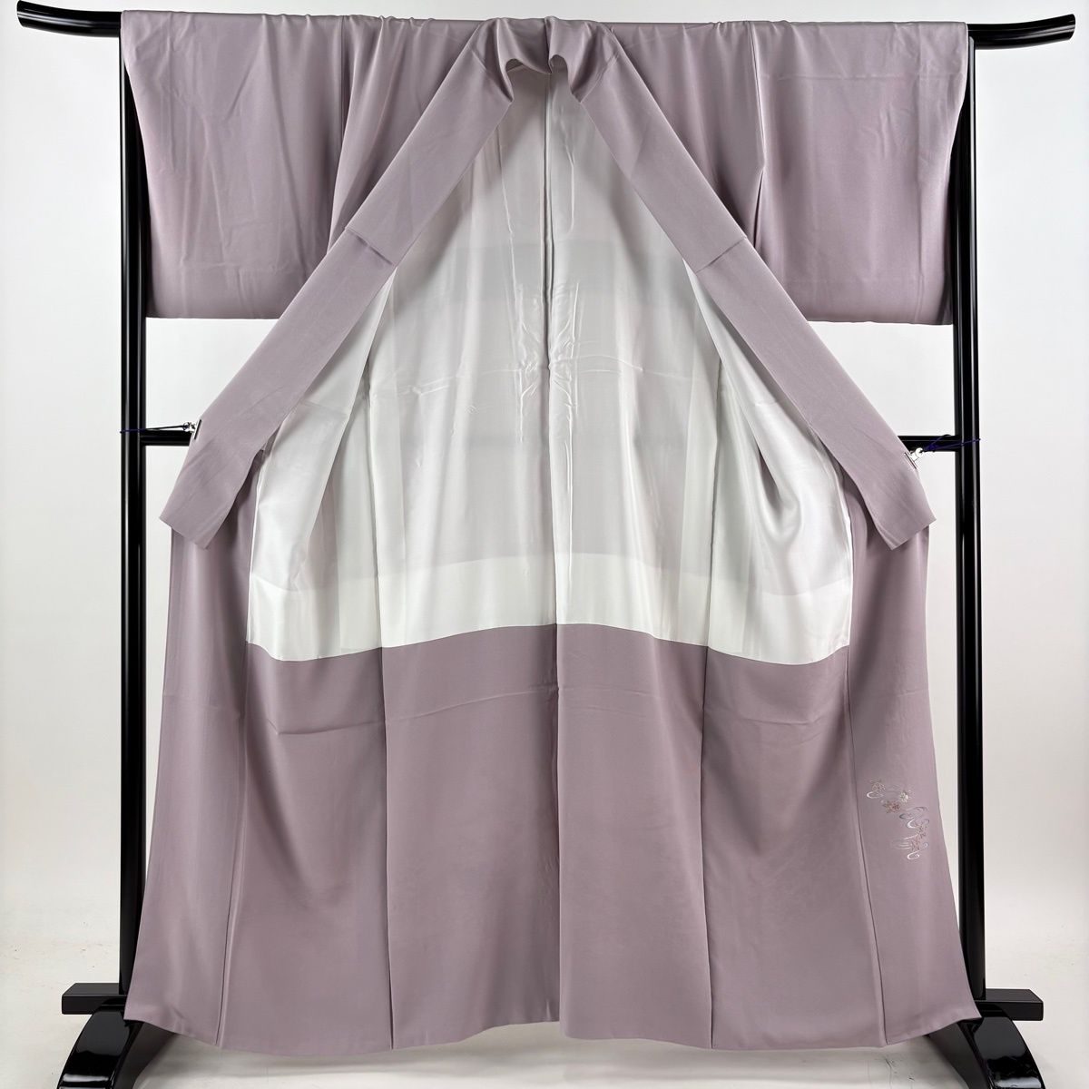 色留袖 秀品 身丈162cm 裄丈63.5cm 正絹 【中古】 色留袖 身丈162cm 裄丈66.5cm M 袷 几帳 姫 刺繍 金糸 薄紫 正絹 秀品