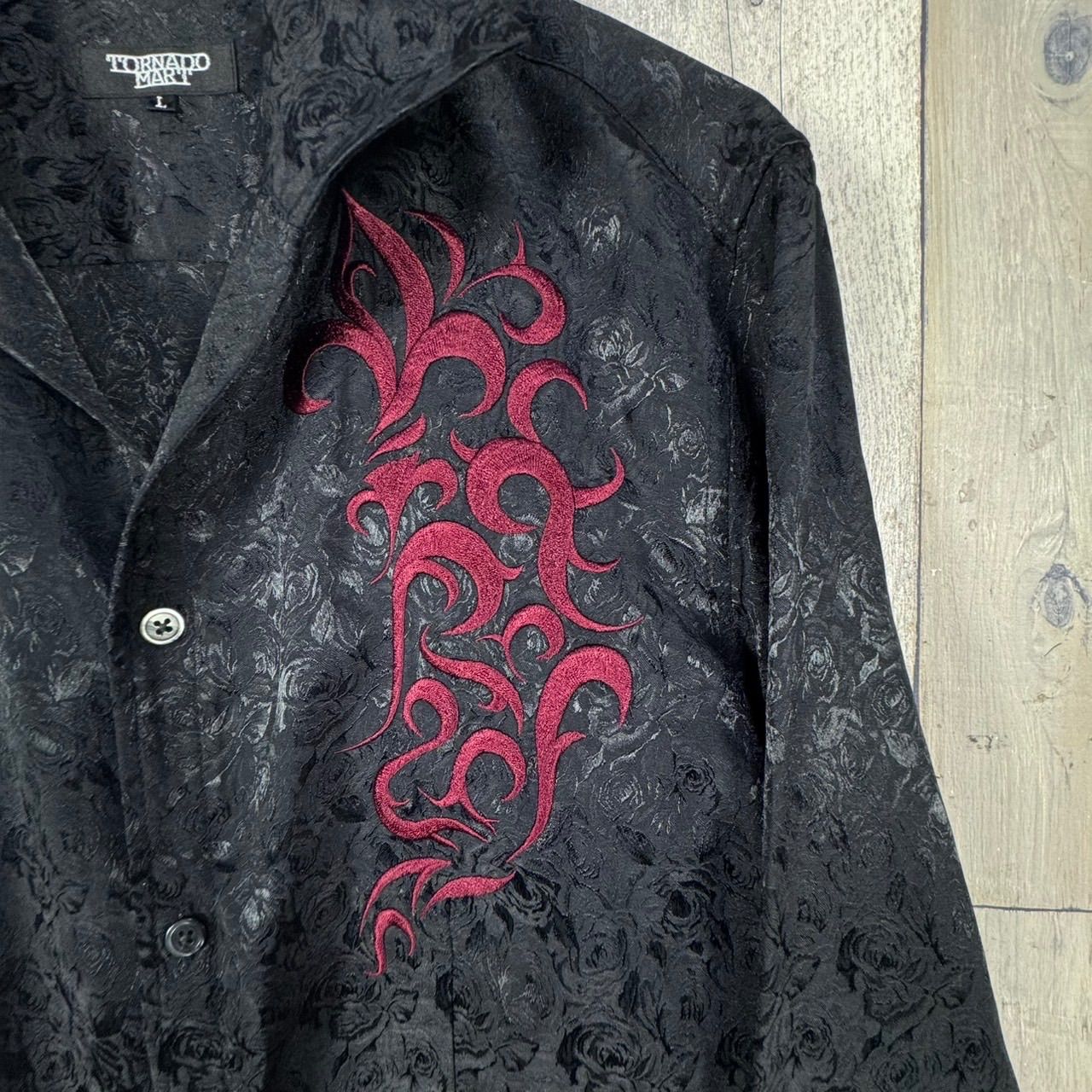 美品 トルネードマート MART TORNADO / MART∴クリスタルローズプリントシャツ TORNADO ブラック 黒 刺繍 バラ 薔薇 サテンシャツ 長袖シャツ トップス