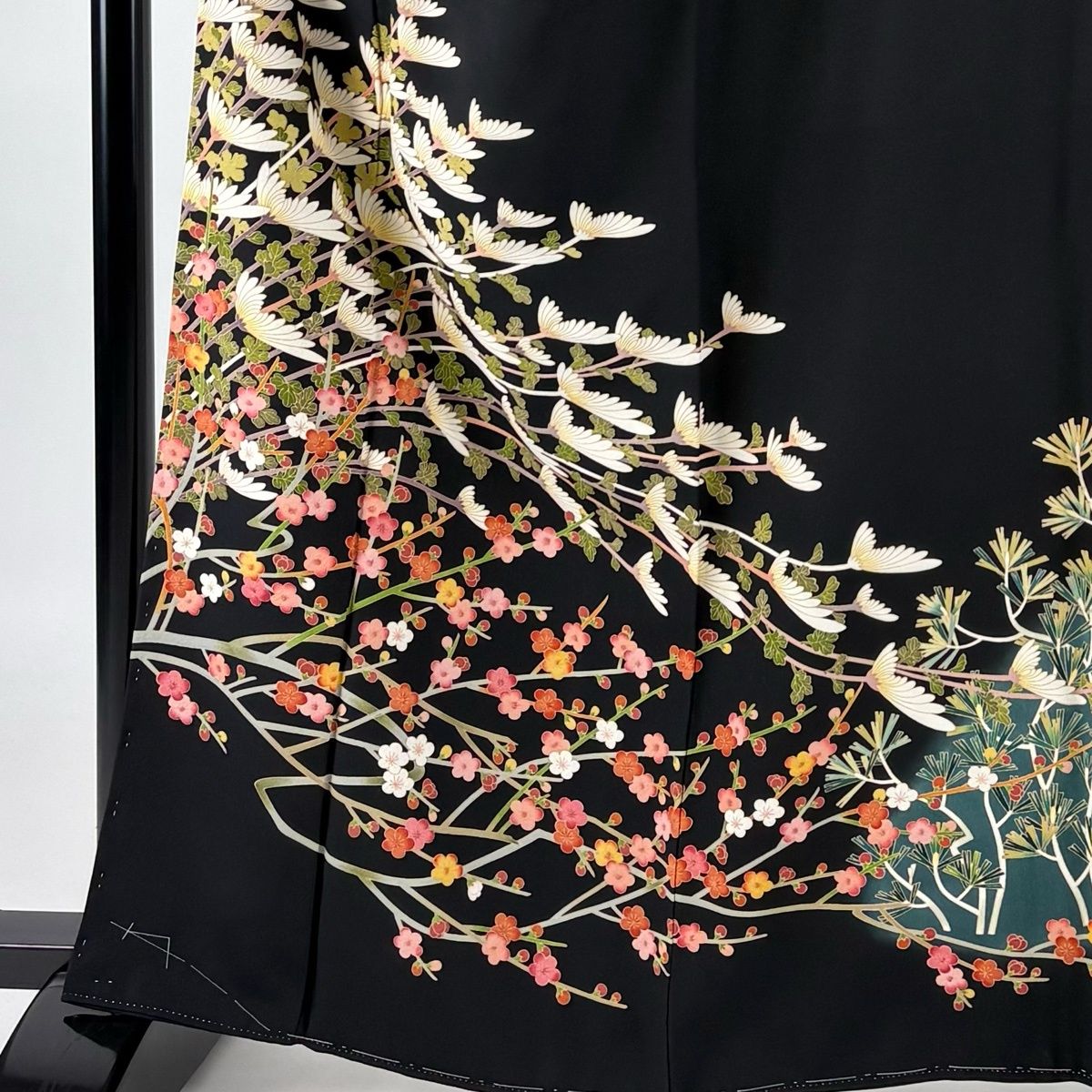 美品】 黒留袖 身丈163cm 裄丈64.5cm M 袷 落款 菊 松梅 ぼかし 黒