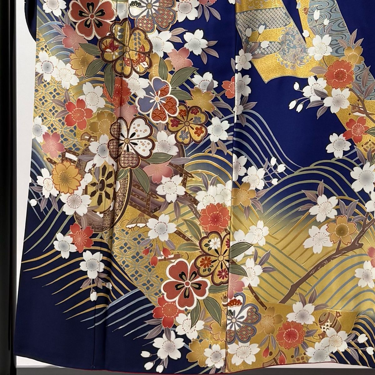 美品】 振袖 身丈154cm 裄丈61.5cm S 袷 花車 桜 金糸 金彩 紺色 正絹
