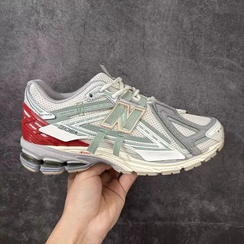 New Balance 1906A ベージュ/ミント/グレー/レッド バイカラー