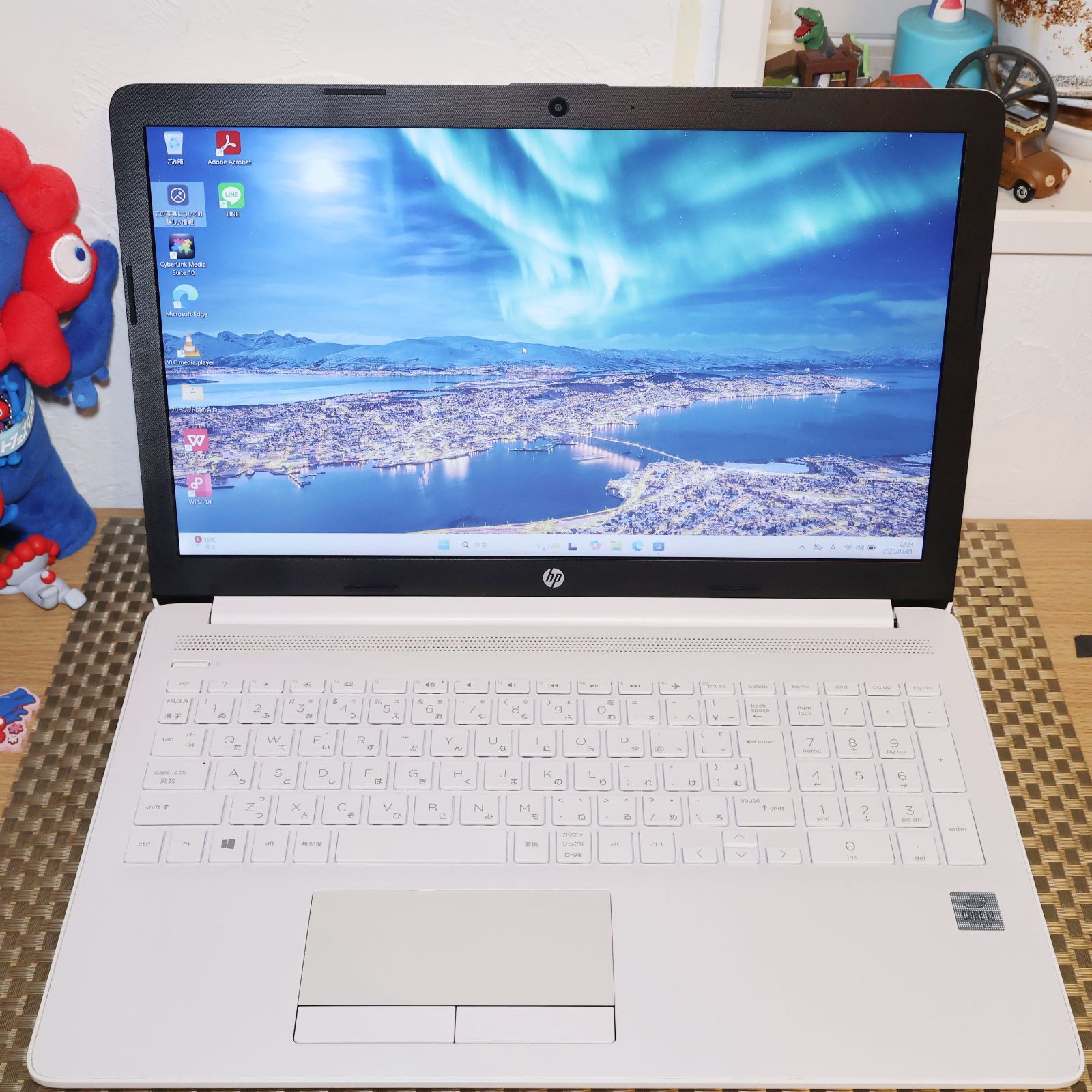 希少！白！Win11公式対応10世代i3/メ8/高速SSD/DVD/無線/カメラ - メルカリ