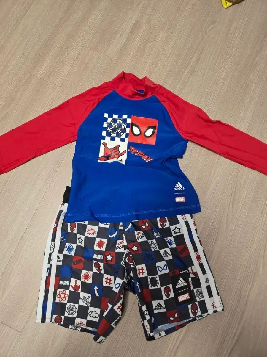 正規品) adidas MARVEL スパイダーマン キッズ ラッシュガード