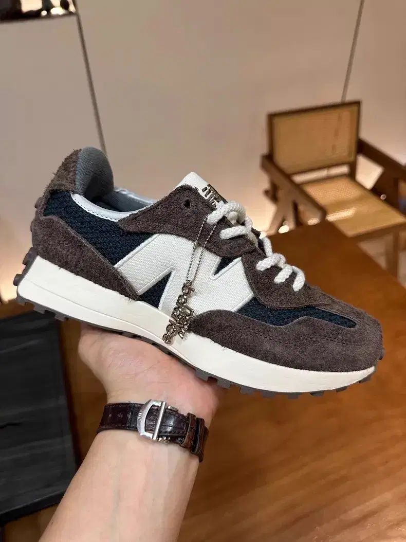ニューバランス NB327シリーズ レトロスタイル スニーカー