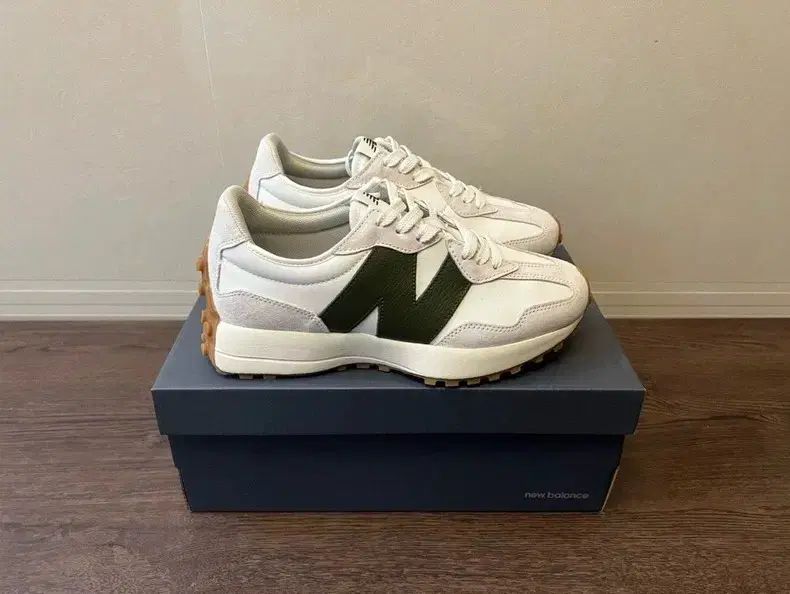 ニューバランス NB327シリーズ レトロスタイル スニーカー ベージュ