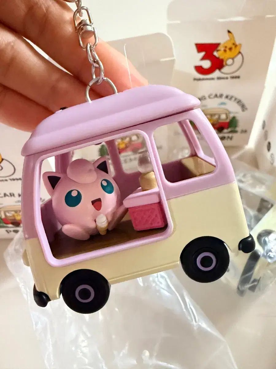 ロッテリア ポケモン 30周年 キャンピングカー キーホルダー - メルカリ