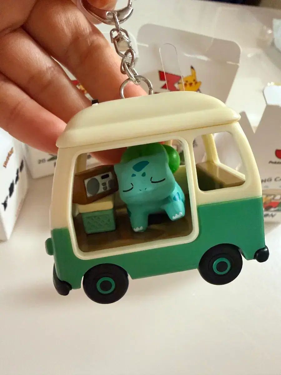 ロッテリア ポケモン 30周年 キャンピングカー キーホルダー - メルカリ
