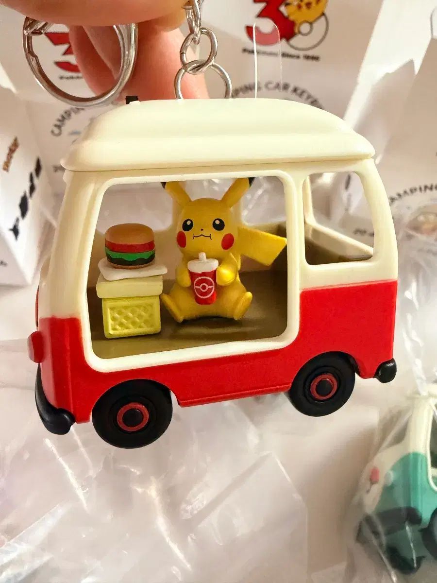 ロッテリア ポケモン 30周年 キャンピングカー キーホルダー - メルカリ