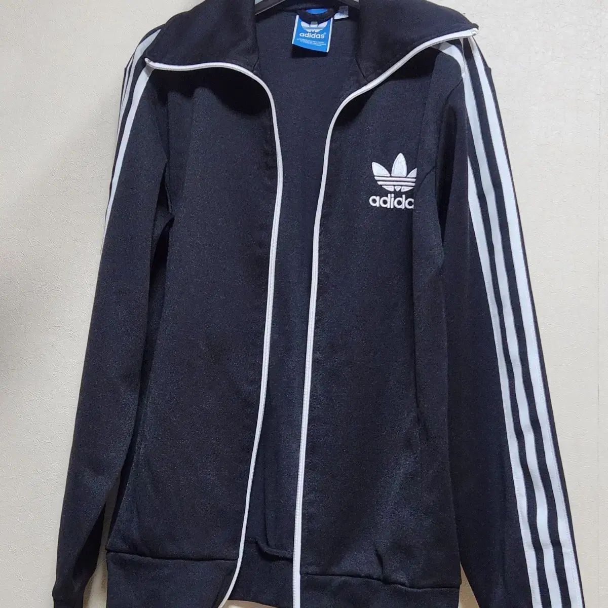 アディダス 3本線 ブラック トラック ジャケット 【公式通販】
