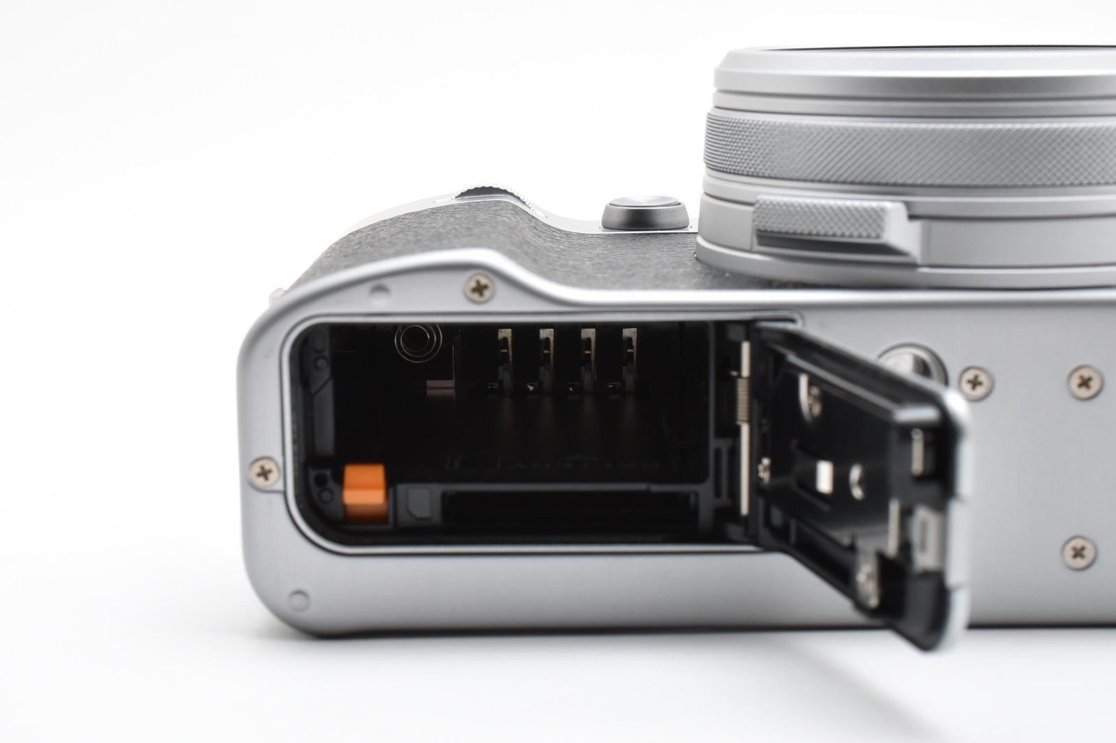 ☆新品級☆ フジフイルム FUJIFILM X100VI シルバー 日英二言語モデル ☆新品級☆ フジフイルム FUJIFILM X100VI シルバー 日英二言語モデル