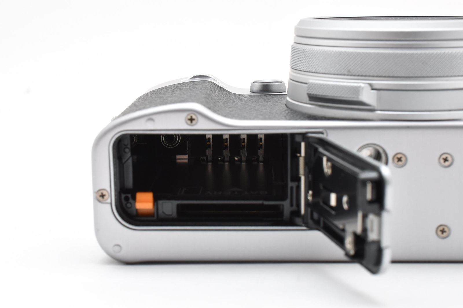 よ*ん様 稀少 多言語版 FUJIFILM X100VI シルバー 付属品多数 ☆新品級☆ フジフイルム FUJIFILM X100VI シルバー 日英二言語モデル