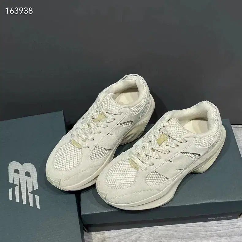 ニューバランス Warped Runner UWRP スニーカー