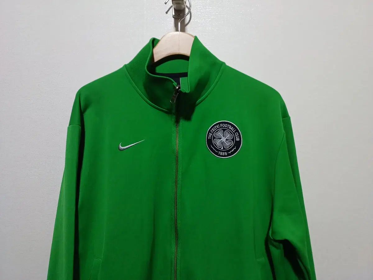 100%新品，2025 ナイキ セルティックFC メンズ ジャージ ジップアップ