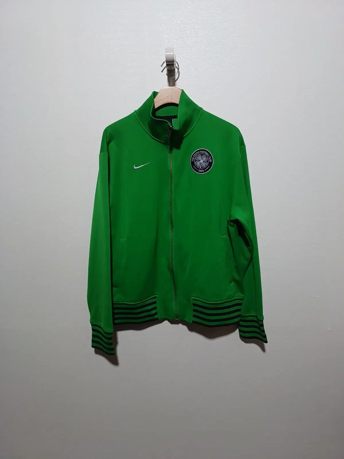 100%新品，2025 ナイキ セルティックFC メンズ ジャージ ジップアップ