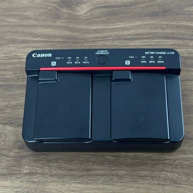 美品 キャノン バッテリーチャージャー カメラバッテリー用充電器 【中古】動作保証 CANON LC-E19 /516712