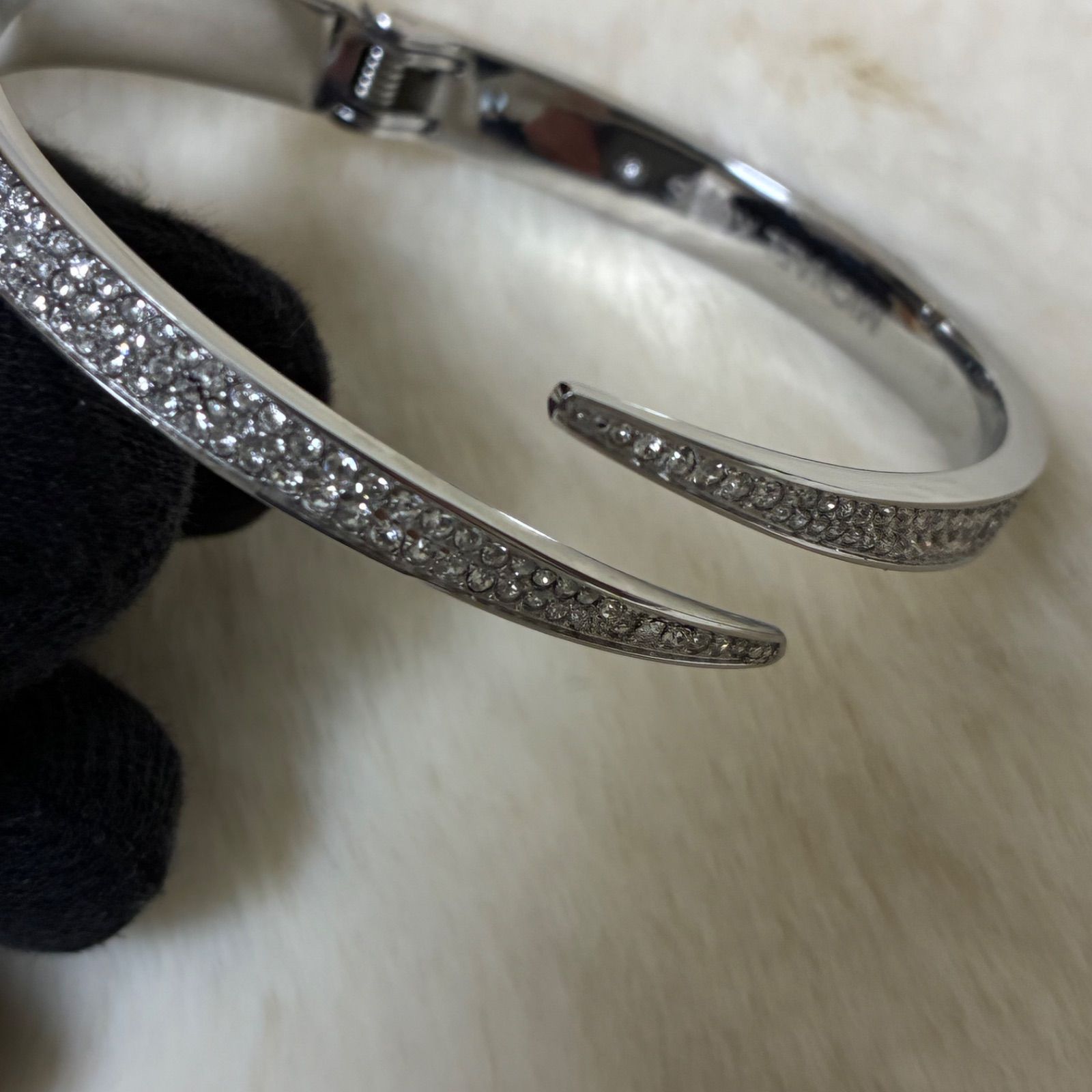 マイケルコース MICHAEL KORS パヴェデザイン バングル シルバーカラー 