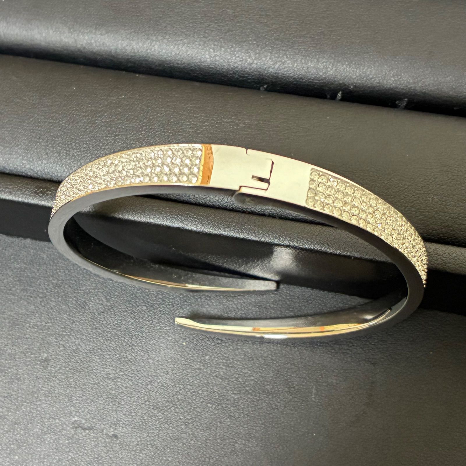 マイケルコース MICHAEL KORS パヴェデザイン バングル シルバーカラー 