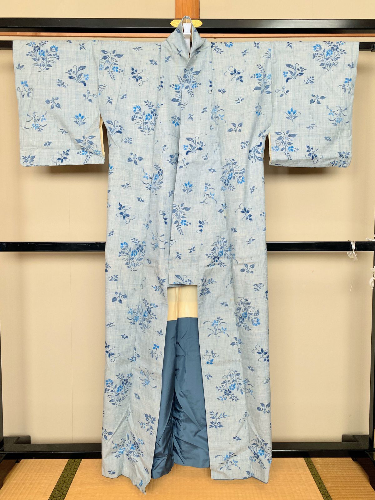 アンティーク着物　つむぎ　水色　紬　リメイク素材としても アンティーク着物】小紋 袷 紬風？ 水色系 草花模様 普段着 リメイク